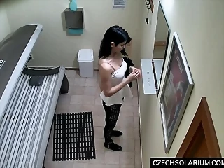 Yo Playing With Her Pussy In Public Solarium